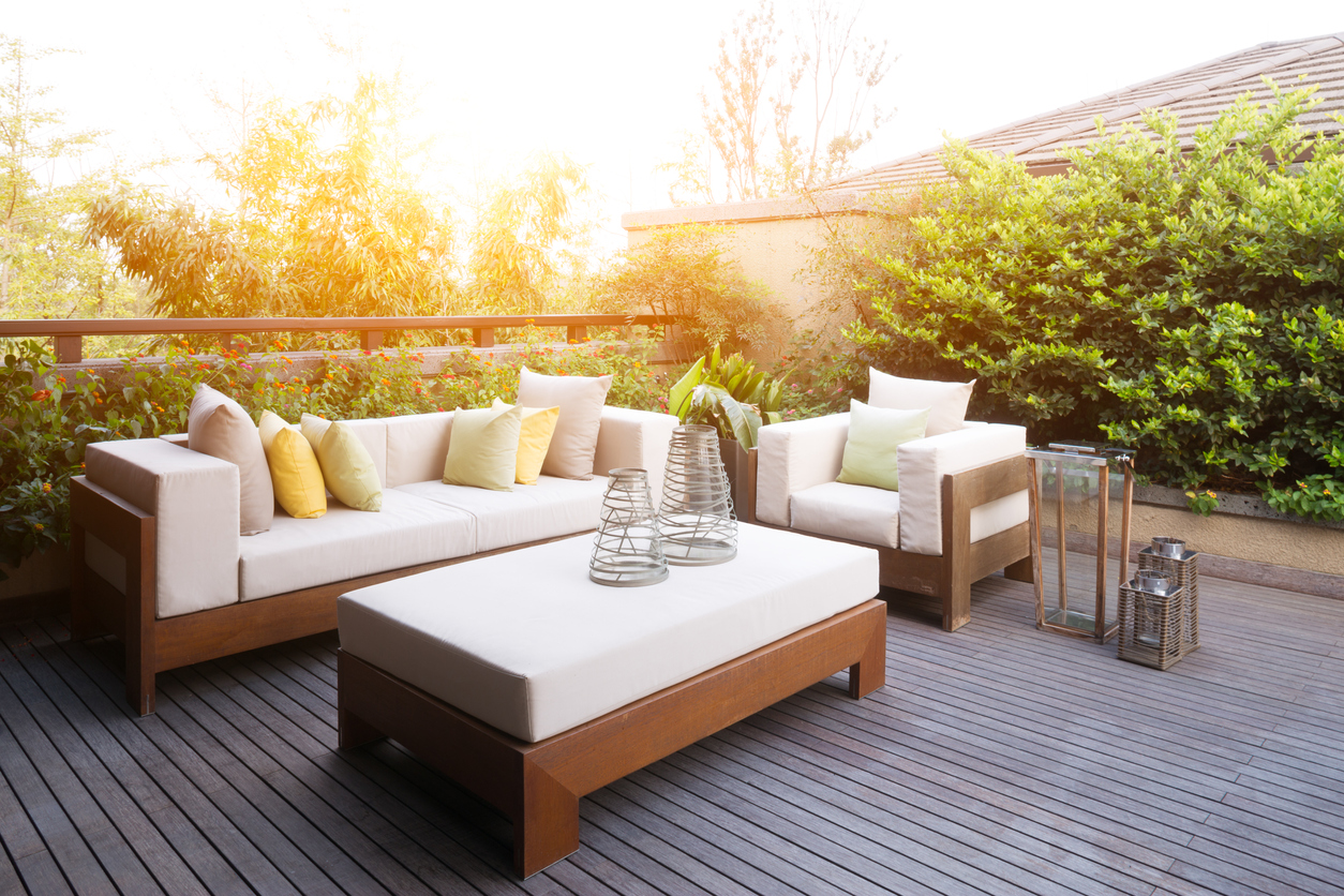 Top Deck Trends for Ontario Homes: A Toronto Deck Builder’s Perspective