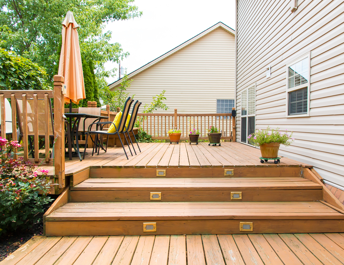 Oakville Deck Trends: Elevate Your Outdoor Space